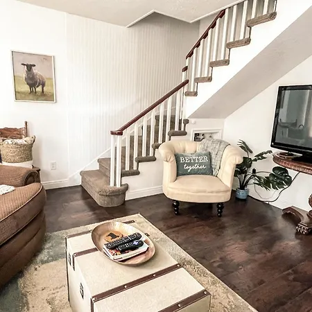 The Jailer'S Cottage * Entire Home * Sleeps 12